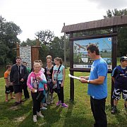 Kamionokban és sátrakban aludtak a diákok