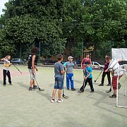 Kamionokban és sátrakban aludtak a diákok