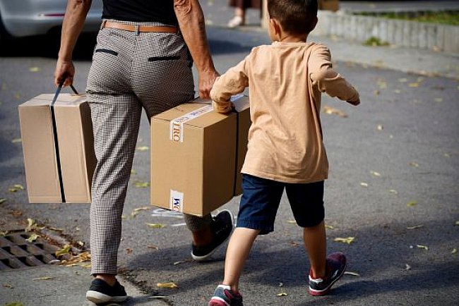 Jót tenni jó- élelmiszert és higiéniai csomagot kaptak a rászorulók Gútán