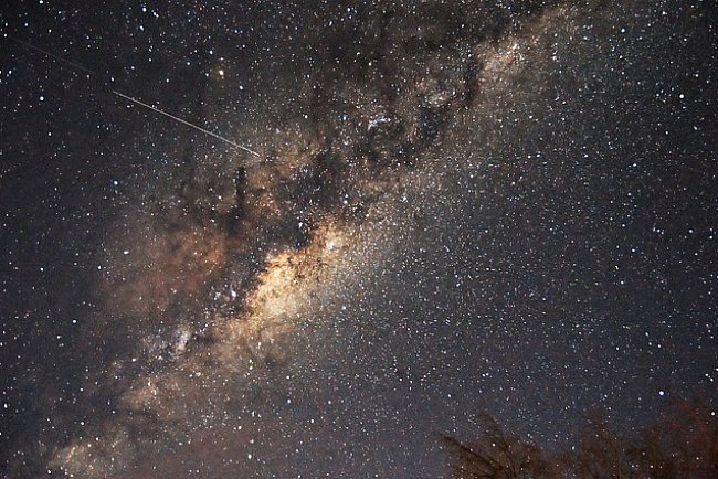 Hétfő éjjel tetőzik a Leonidák meteorraj