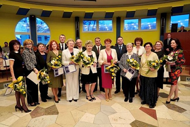 Pedagógusnak lenni: emberi sorsok formálása.