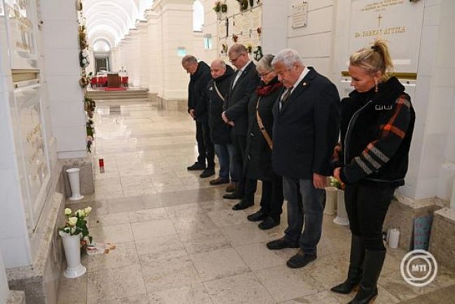 Grosics Gyulára emlékeztek születésének 99. évfordulóján