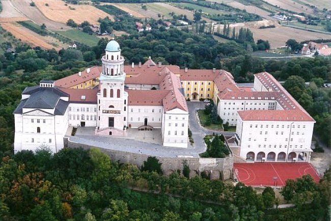 Múzeumok éjszakája - Esterházy Miklós udvarának zenei világát idézik meg a Pannonhalmi Főapátságban