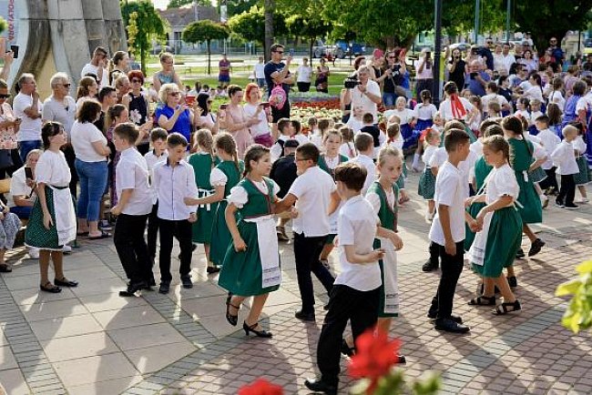 Testvérkapcsolatokkal kötjük össze a szétszabdalt magyarságot