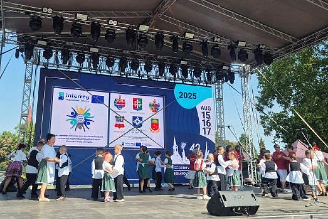 Margaréta néptánccsoport a 40. Gútai Vásár és Búcsú színpadán